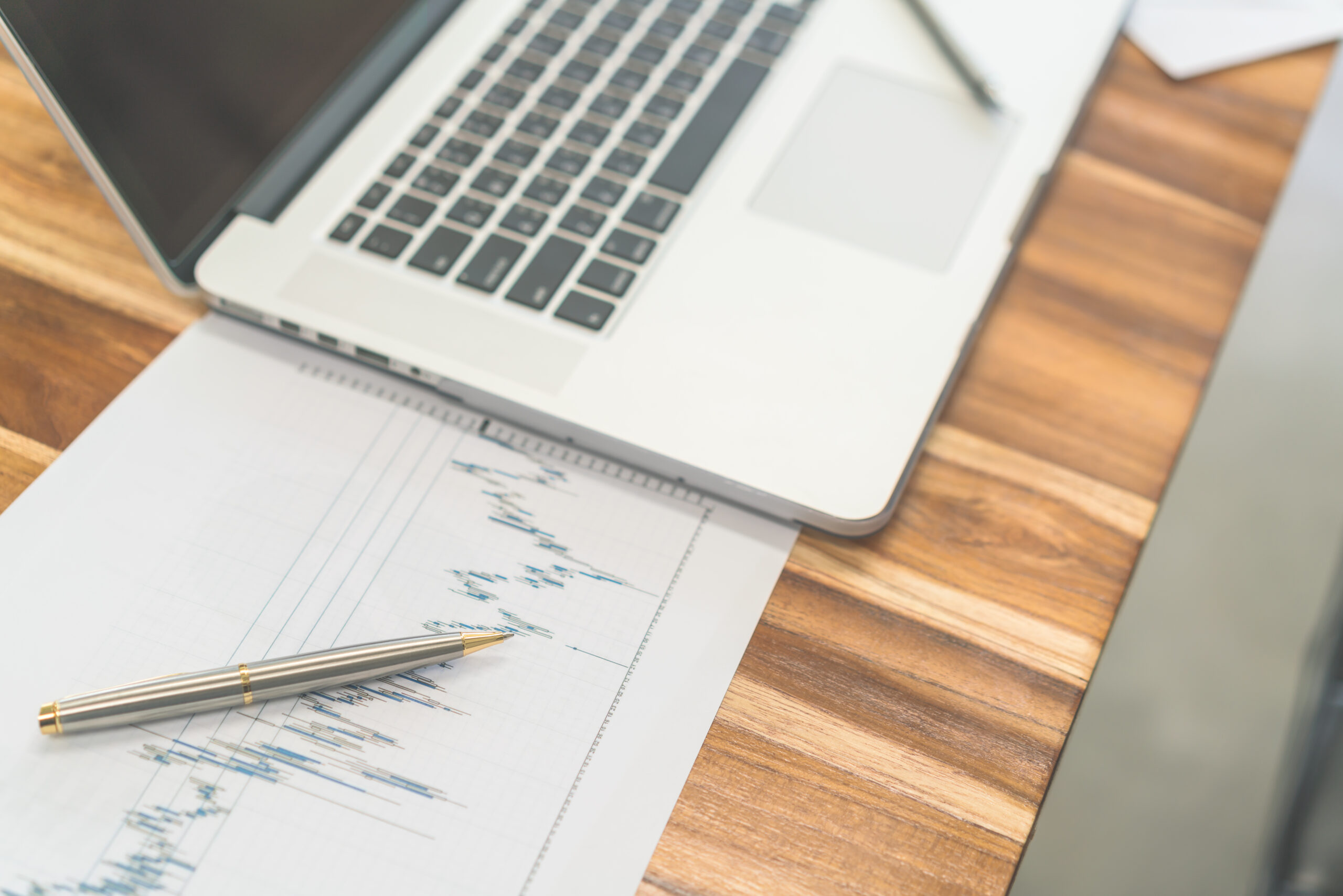 Regimes Fiscais em Portugal: análise de gráficos financeiros para decidir entre IRC e IRS