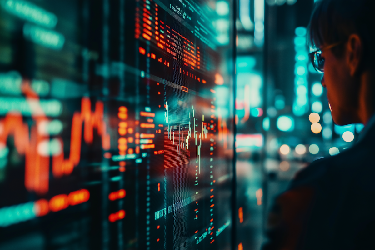 Trabalhador independente a preparar declarações à segurança social no portal online