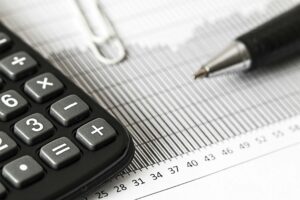 Obrigações fiscais e declarações com prazos e submissão eletrónica